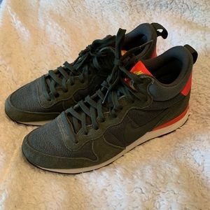 NIKE olive green fashion sneaker